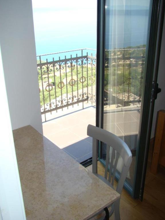 Apartman Alida Podgora Bagian luar foto